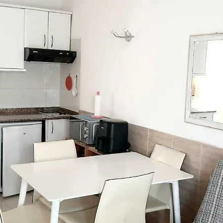 דירה Apartment- Sleeps4- Pool- Garden *