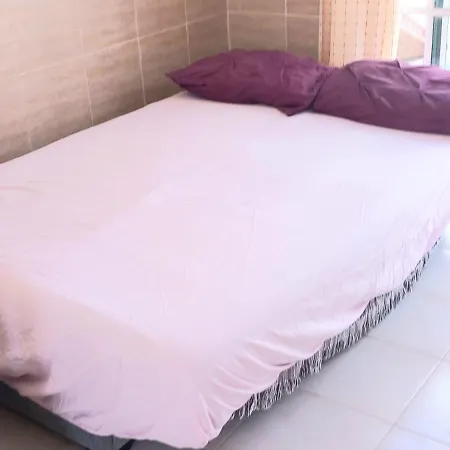 Apartment- Sleeps4- Pool- Garden דירה קלטה דה פוסטה