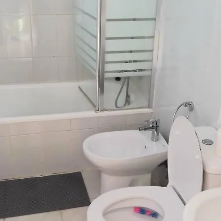 דירה Apartment- Sleeps4- Pool- Garden *